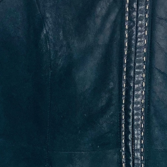 Artico Axel’s Vail, Colorado shearling zip front vest in black. Size 46 (US8/10) - Picture 11 of 11